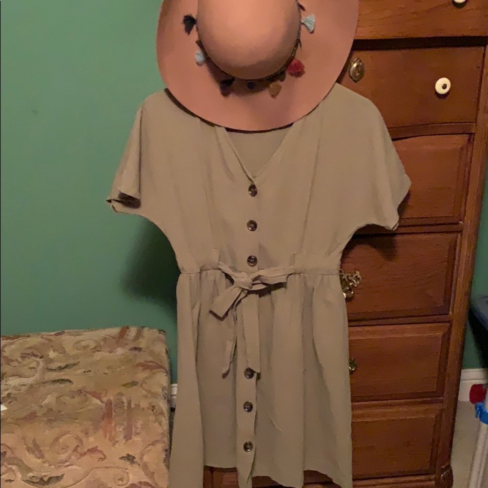 Button down,V neck, A-line dress with tie waist👗